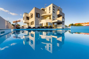  Apartments Menalo  Затон